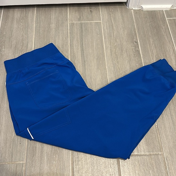 Lightly Used Womens Cherokee infinity Joggers Scrub pants. Size L Petite - Picture 2 of 3